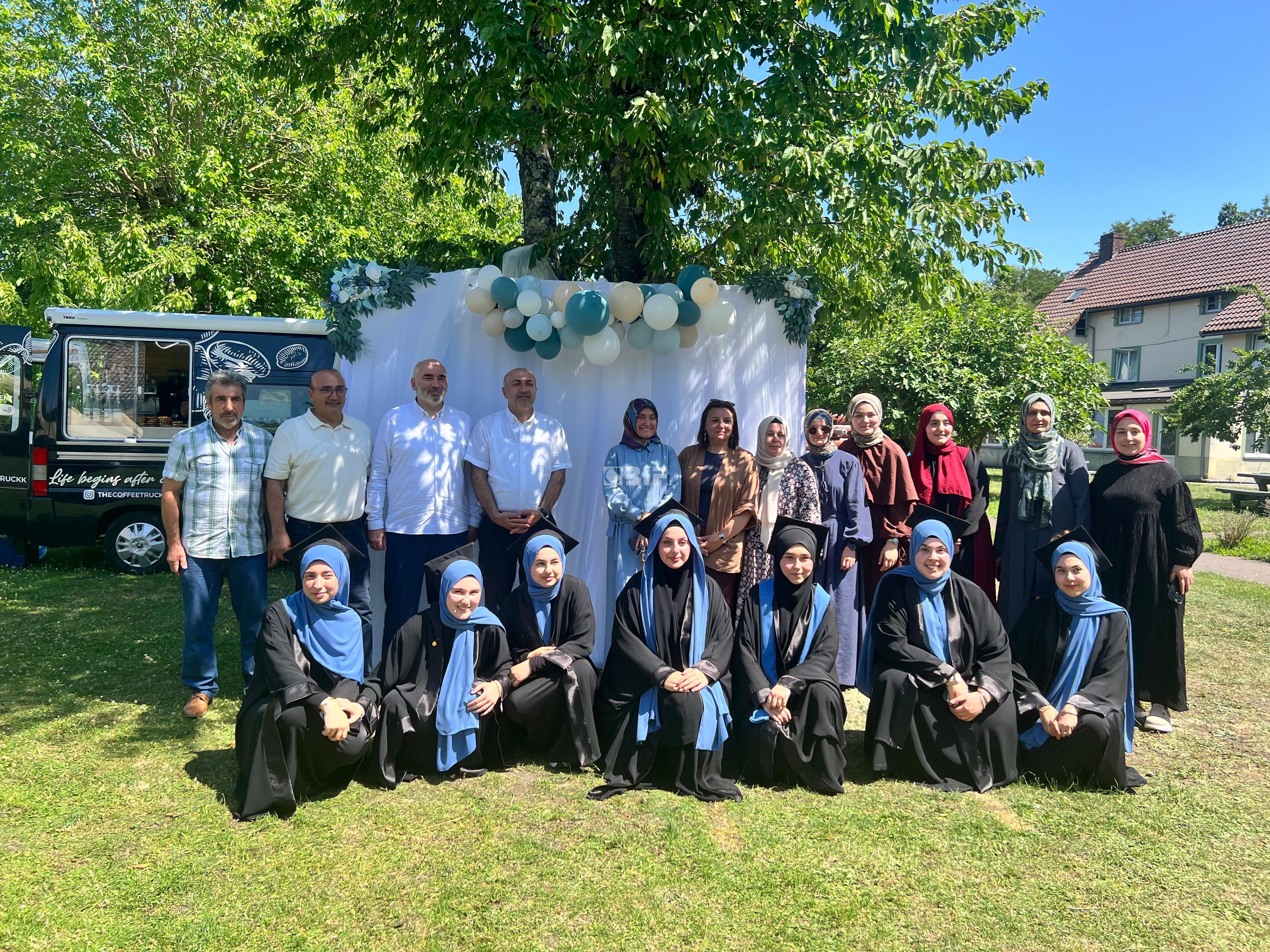 Belçika İbn-i Sina Enstitüsü ve Anadolu İmam Hatip Lisesi 2024-2025, 10. Mezuniyet Töreni Coşkuyla Gerçekleşti