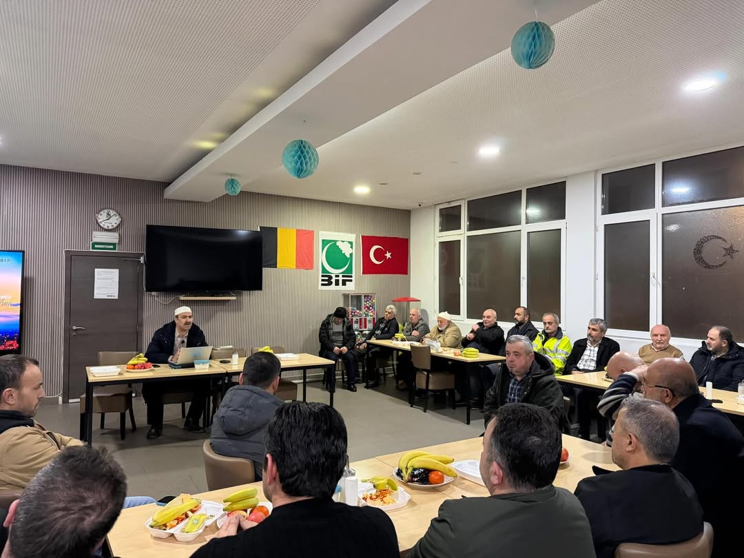 Cemiyetimizde Berat Kandili programımızı cemaatimi...